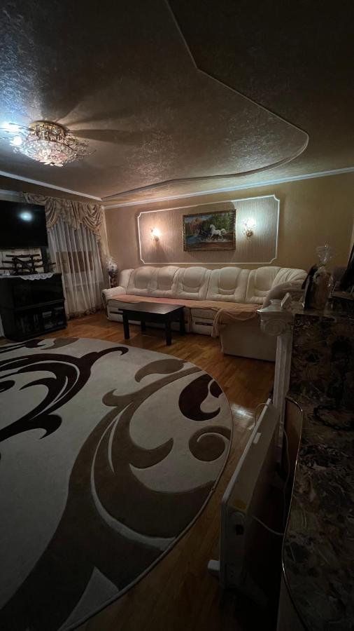 Просторі Та Комфортні Апартаменти «Д.І.М.» Kamianets-Podilsky Extérieur photo