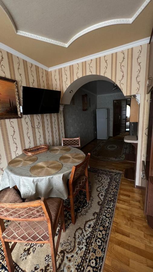 Просторі Та Комфортні Апартаменти «Д.І.М.» Kamianets-Podilsky Extérieur photo