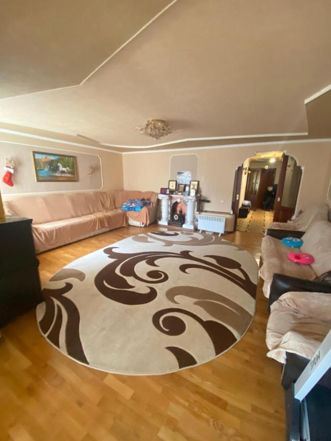 Просторі Та Комфортні Апартаменти «Д.І.М.» Kamianets-Podilsky Extérieur photo